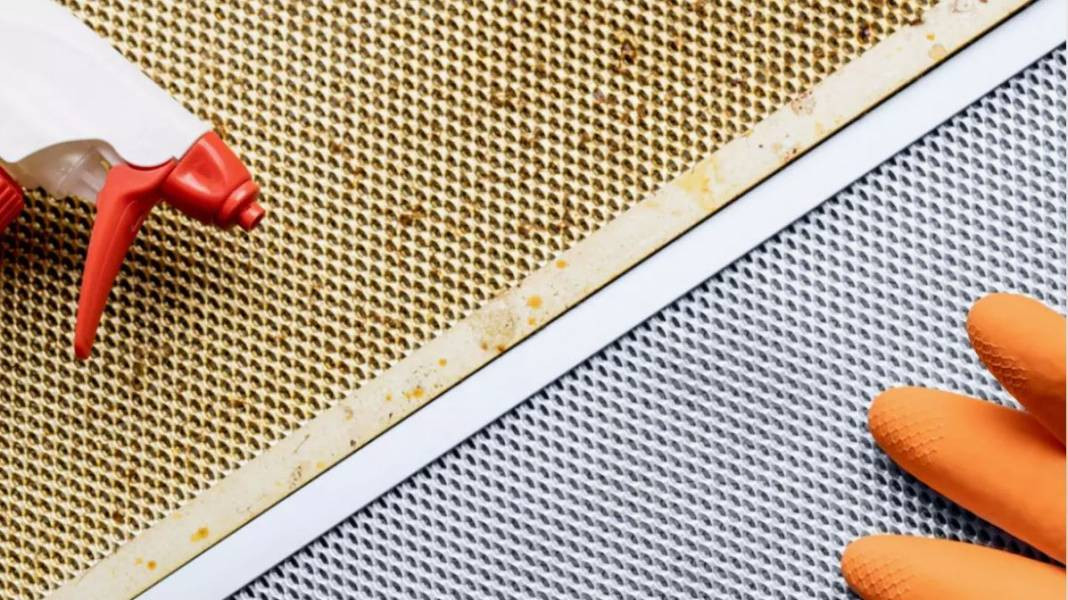 Aspiratörlerdeki yağ lekelerini söküp atıyor! Kaynayan suya 2 şişe eklemeniz yeterli… - Resim: 6